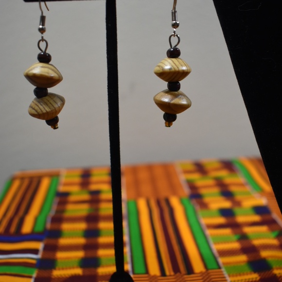 Matching Set: African Wooden Necklace and Earrings - Picture 2 of 8